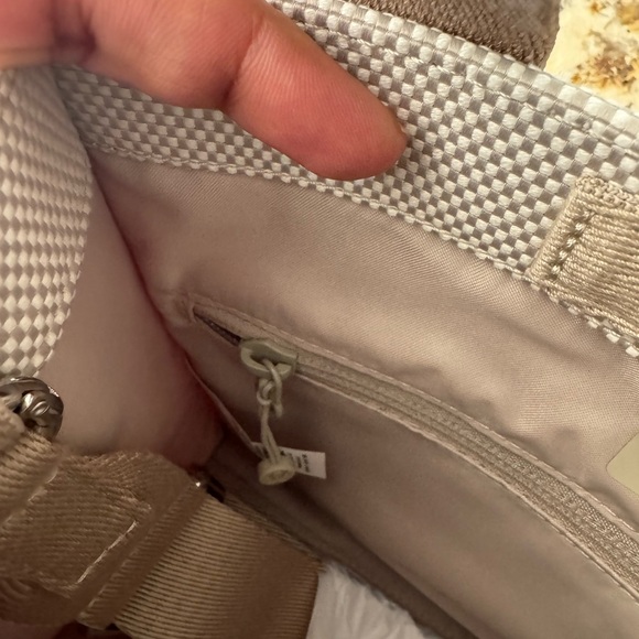 Lululemon Two-Tone Canvas Tote Bag
Mini 4.5L - Picture 7 of 8